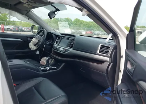 2015 Toyota Highlander Xle V6 z USA, uszkodzony, nr VIN 5TDJKRFH2FS131663